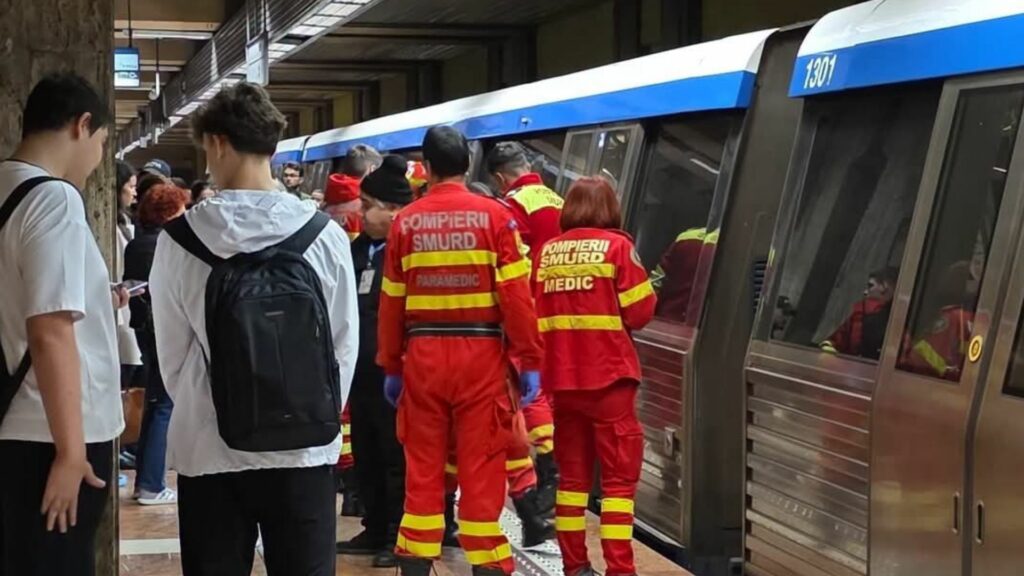 Tânăr de 20 de ani, lovit de metrou. Ar fi încercat să se sinucidă