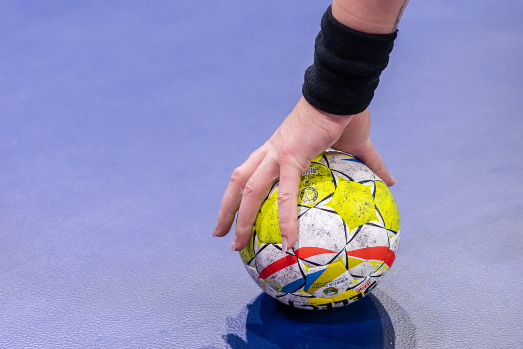 Federația Română de handbal convoacă de urgență Consiliul de Administrație după un incident petrecut în tribune la un meci de junioare