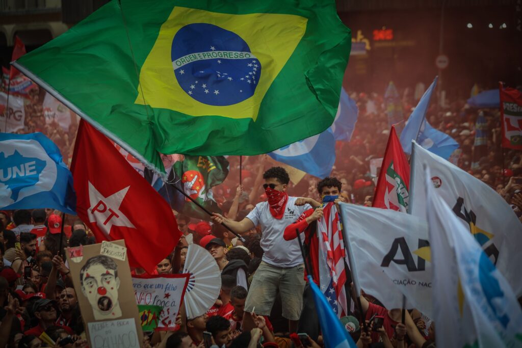 Cei doi candidați la prezidențialele din Brazilia, la egalitate în sondaje, înainte de turul doi al alegerilor