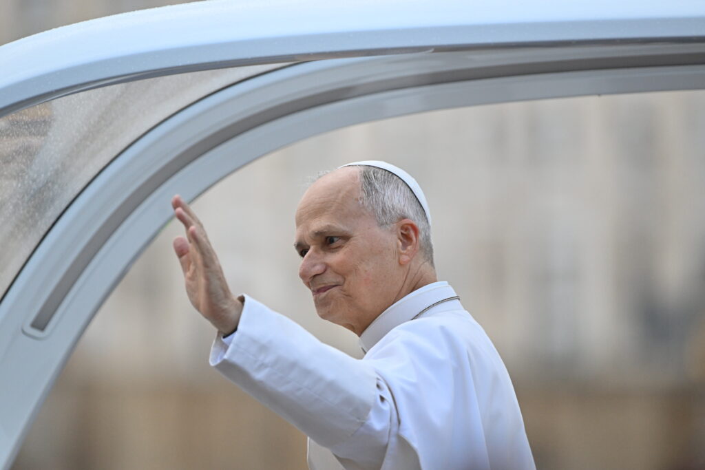 Papa Leon al XIV-lea, avertisment privind inteligența artificială: „Deciziile care afectează viața umană nu trebuie niciodată delegate mașinilor”