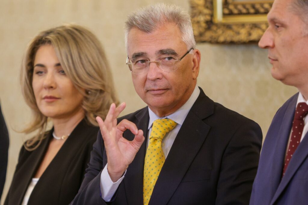 AUR compară desemnarea lui Luca Niculescu cu practicile lui Carol al II-lea Peiu acuză riscul unui „mandat de autoritate personală”