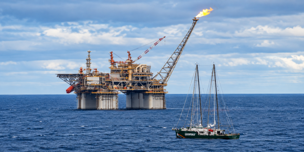 Greenpeace blochează un proiect de gaze în Australia. Activiștii au ocupat o platformă în largul oceanului
