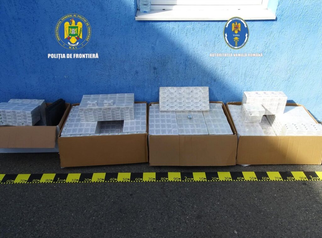 Mii de flacoane cu toxină botulinică, descoperite într-un microbuz. Produsele, ascunse printre bagaje