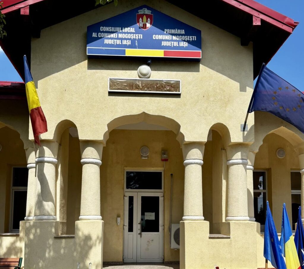 Primăria unei comune cu 4.700 de locuitori a cumpărat trei mașini de aproape 440.000 de lei. Acestea ar fi folosite de primar și familia sa