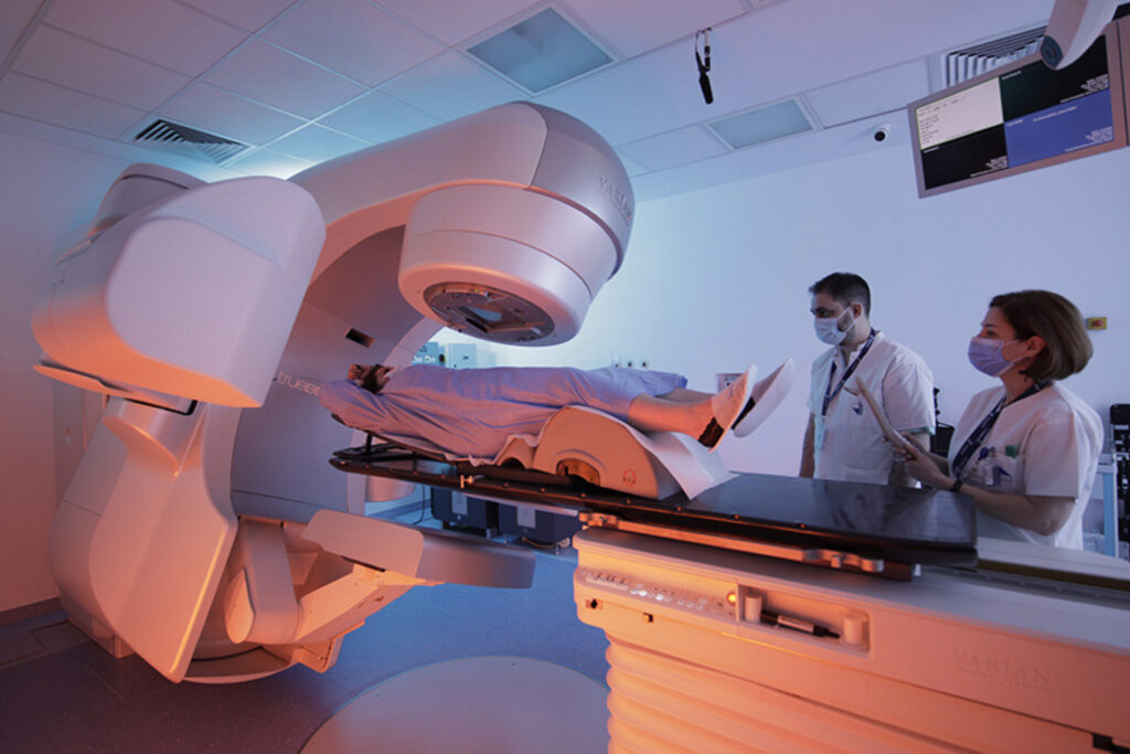 Cum a schimbat radioterapia modernă tratamentul cancerului (P)