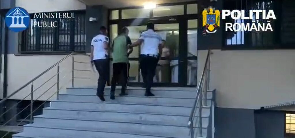 Mașină furată cu tot cu copil, în Olt. Șoferul nu avea permis și a făcut un accident