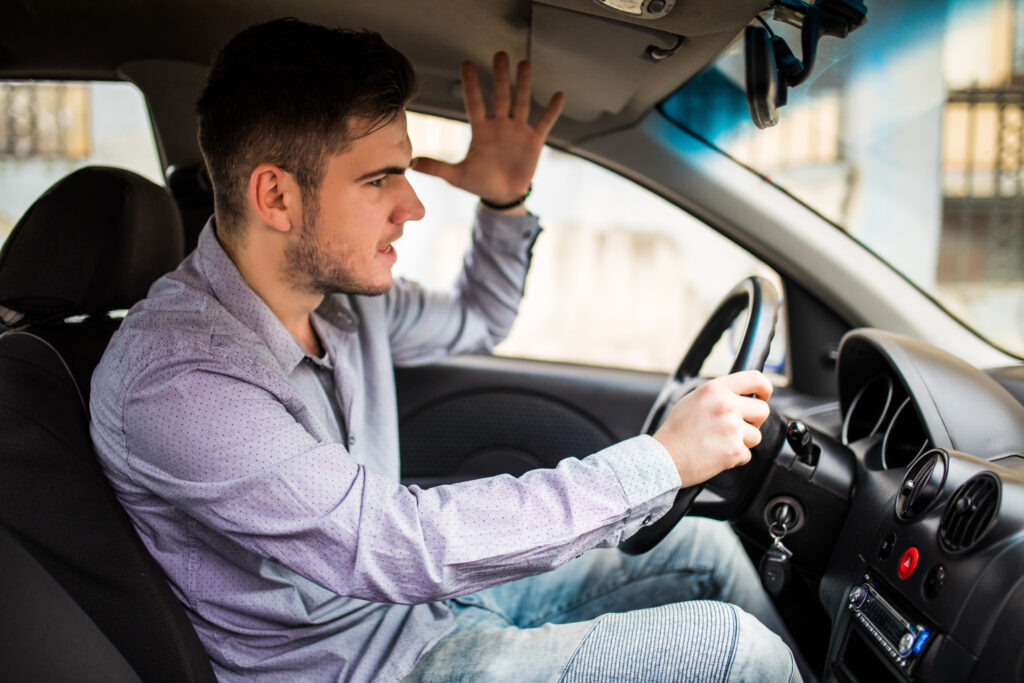 Ce se întâmplă dacă te enervezi la volan: știința dezvăluie gestul pe care nu-l mai poți face