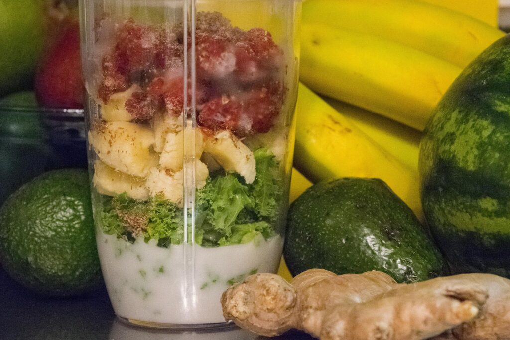 Ar putea băuturile proteice să înlocuiască o masă obișnuită? Un nutriționist avertizează asupra acestei practici