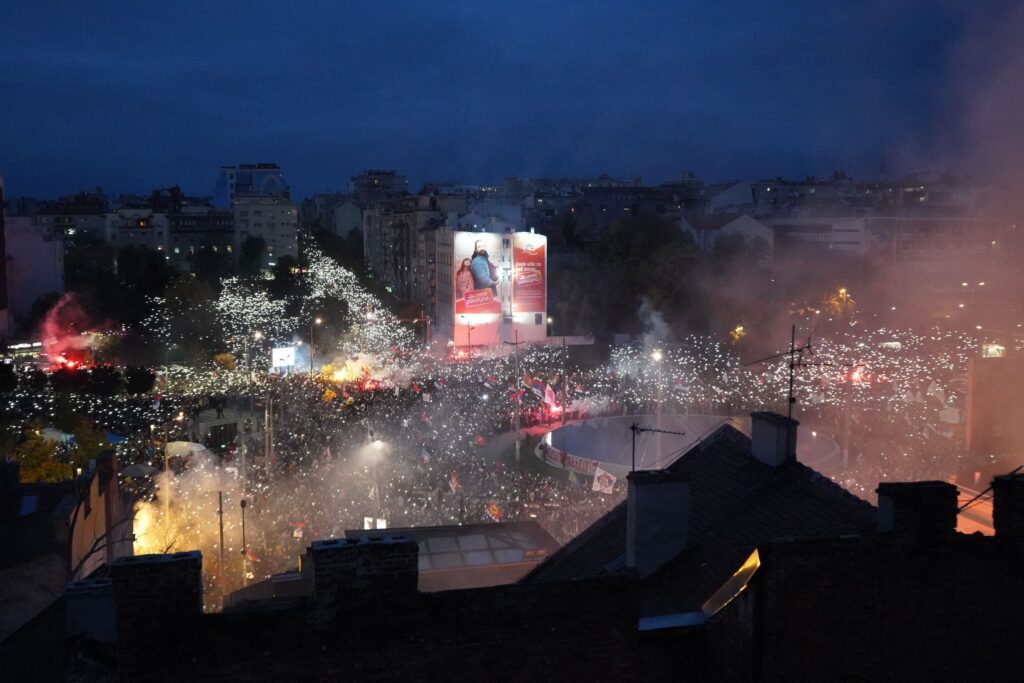 Serbia sărbătorește victoria studenților în alegeri. Mii de oameni au ieșit pe străzi la Belgrad și Novi Sad