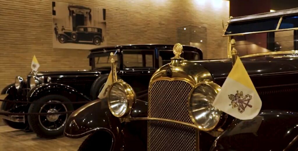 Vaticanul deschide garajul Suveranilor Pontifi. Opt automobile Mercedes-Benz dezvăluie aproape 100 de ani de istorie