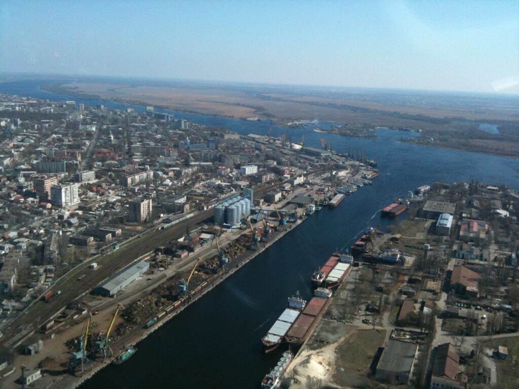„Două milioane pentru mutare”: Kremlinul îi plătește pe ruși să se stabilească în Herson. Ucrainenii sunt alungați din regiune