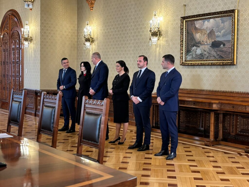 Consultări acum la Palatul Cotroceni pentru formarea Guvernului | Grindeanu: Nominalizarea sunt eu. PSD vrea să fie „parte a soluției” | Bolojan: Nu vom fi într-o guvernare cu PSD | Delegația AUR, fără George Simion