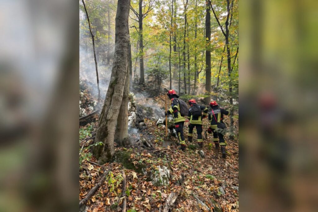 Incendii de vegetație în zona Parcului Național Domogled – Valea Cernei: Trei elicoptere au participat la stingerea flăcărilor. Se va realiza o recunoaștere aeriană