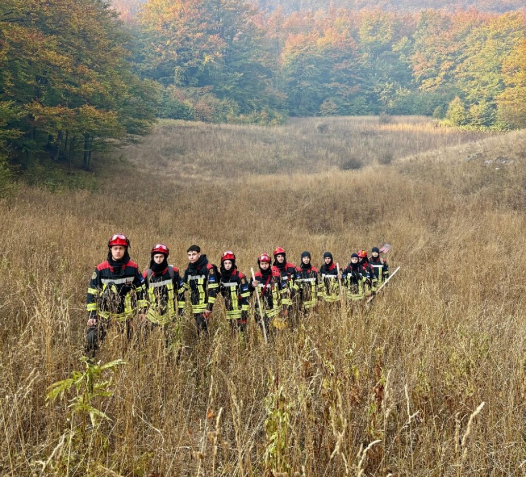 Intervenția pentru stingerea incendiilor din Domogled continuă. Riscul de reaprindere și propagare a focului rămâne ridicat