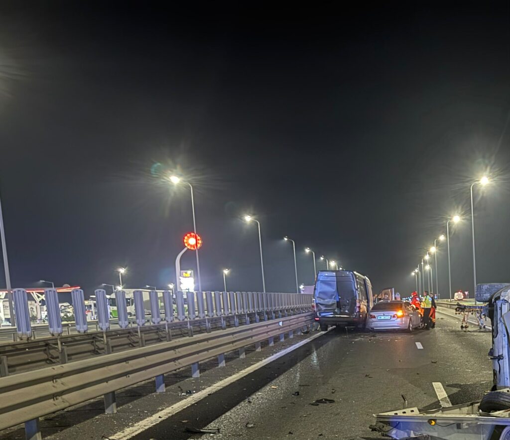 Accident grav pe A1. Șapte victime au fost transportate la spital