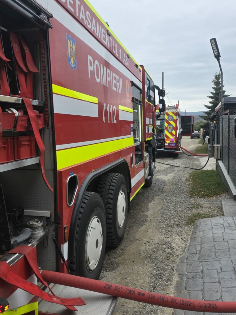 Incendiu puternic la CET Iași. Flăcările au cuprins 1.000 de metri pătrați dintr-o hală industrială