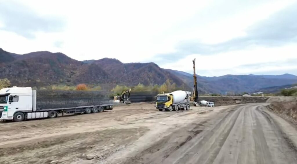 Lucrările avansează pe Autostrada Sibiu – Pitești: Tunelul Robești a ajuns la 40%