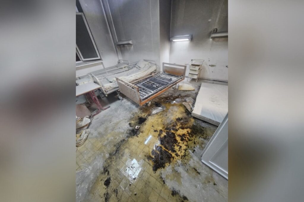 Incendiu la Spitalul Județean Reșița: 16 pacienți au fost evacuați, iar o femeie a suferit arsuri. Flăcările au fost stinse rapid de pompieri