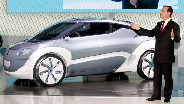 Carlos Ghosn prezintă modelul Zoe Z.E.