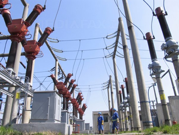 Furtunile au lăsat peste 7.000 de români fără curent electric în mai multe județe