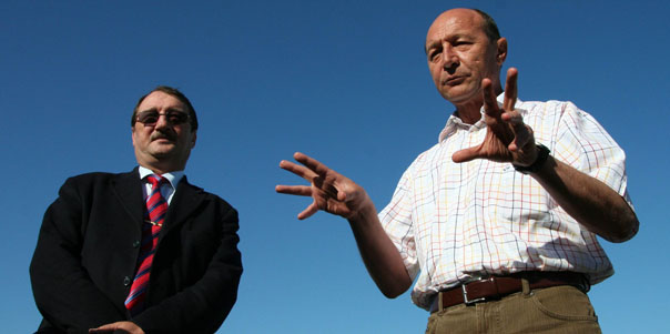 Preşedintele României, Traian Băsescu şi fratele său, Mircea Băsescu (Imagine: Florin Gheorghe/Mediafax Foto)