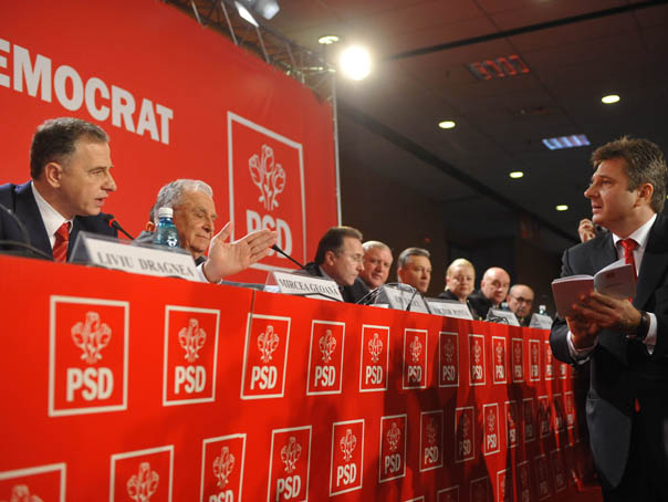 Mircea Geoana discută cu Florentin Pandele