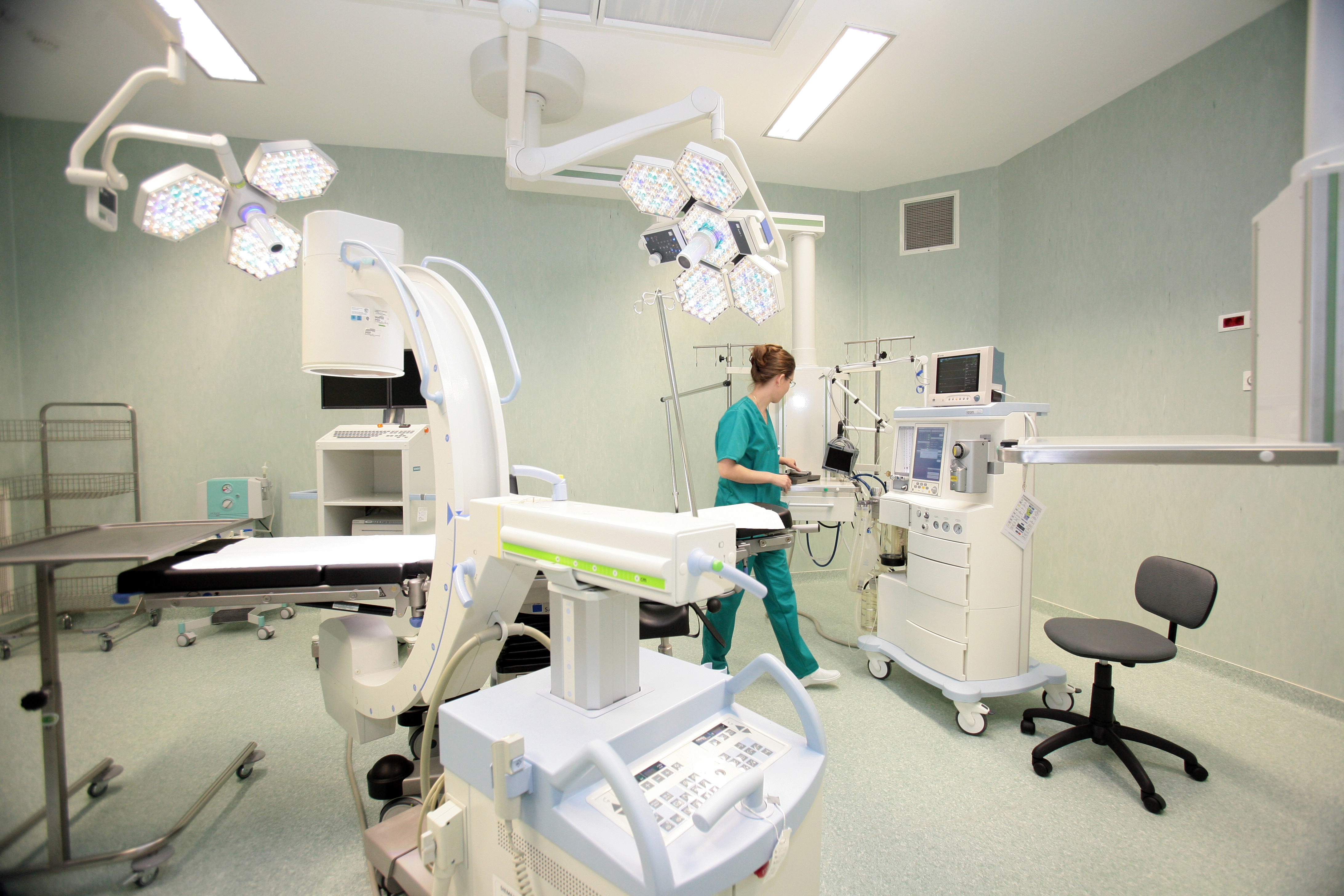 Cinci angajaţi infectaţi ţin în continuare închisă maternitatea din Târgu-Jiu