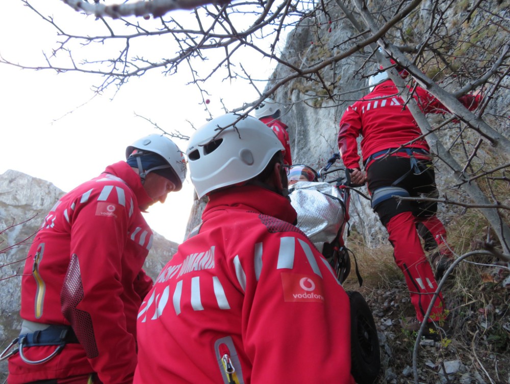 Salvamont Brașov îi atenționează turiști să stea departe de zonele expuse riscului de inundații