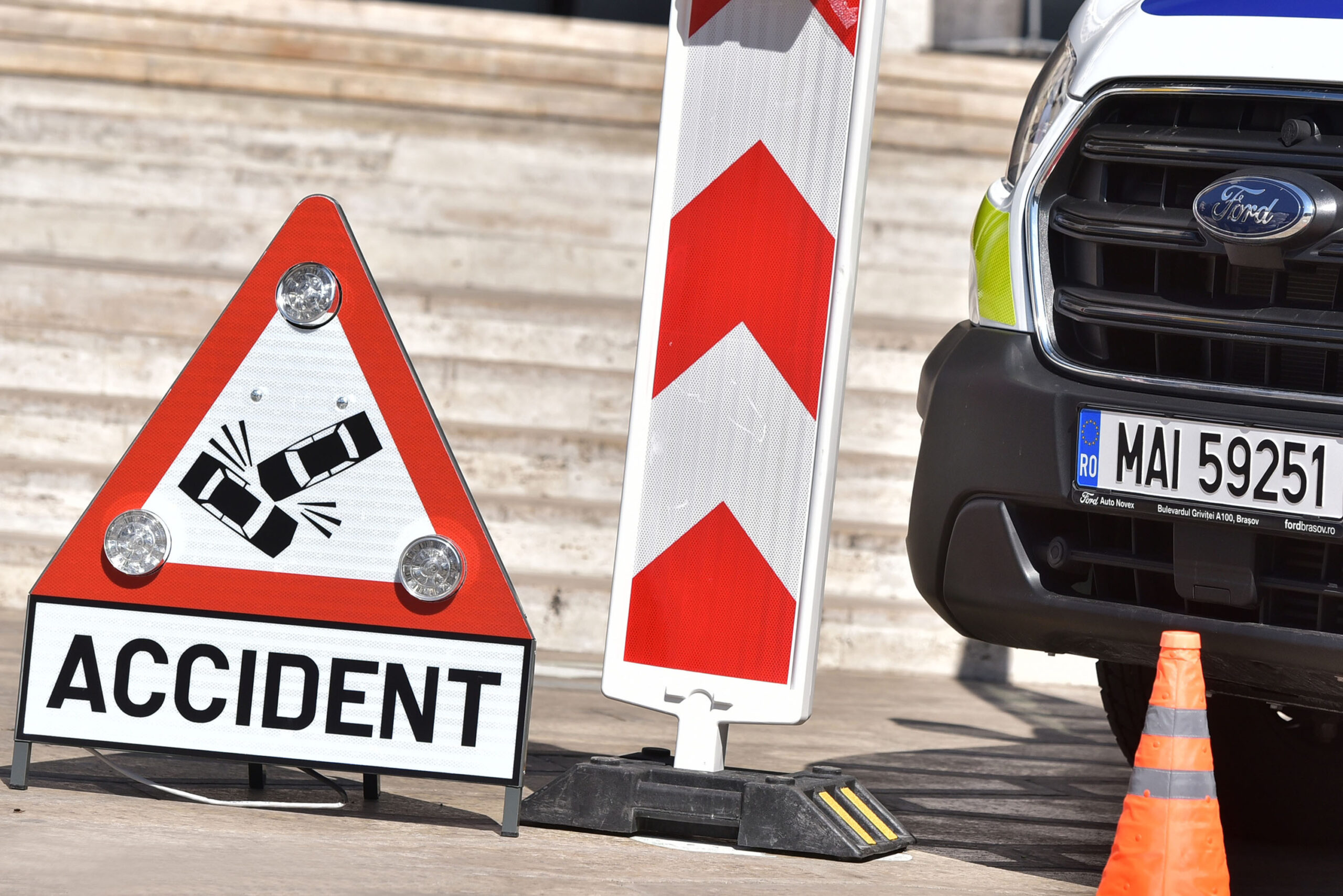 Victime Icon Trei victime, dintre care una încarcerată, în urma unui accident ...