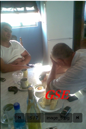 Comandantul Poliţiei Slobozia, Iosif Chirică, consumând băuturi alcoolice în casa unui interlop local, Gheorghe Toma, cunoscut sub numele de Gigi Piticu