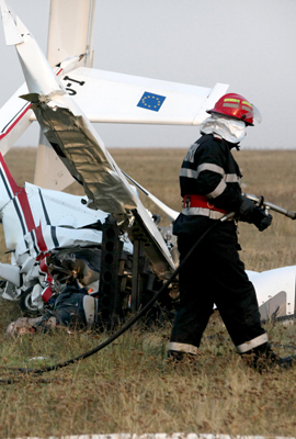Un avion s-a prăbuşit în localitatea buzoiană Costeşti