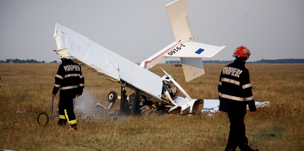 Un avion s-a prăbuşit în localitatea buzoiană Costeşti
