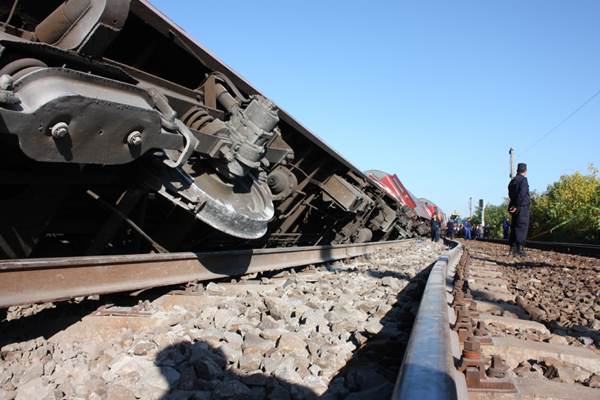 Tren deraiat