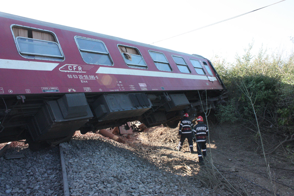 Tren deraiat