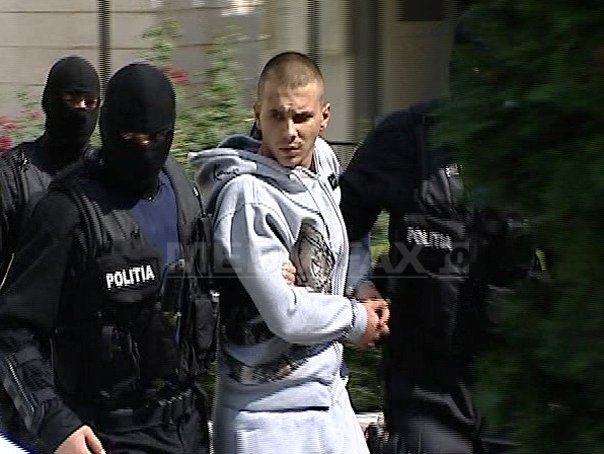 Interlopul Daniel Uţă i-a scuipat pe jurnalişti la Curtea de Apel Ploieşti