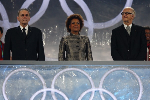 Guvernatorul general al Canadei, Michaëlle Jean (centru)