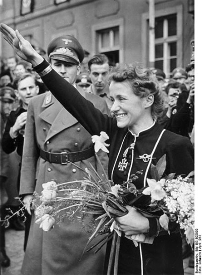 1979    - A încetat din viaţă pilotul german Hanna Peitsch, prima femeie căpitan de zbor din lume (n. 29 martie 1912).