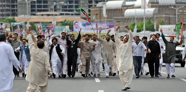 Asif Ali Zardari, soţul fostului premier Benazir Bhutto, a fost ales preşedintele Pakistanului de Parlament şi adunările provinciale.