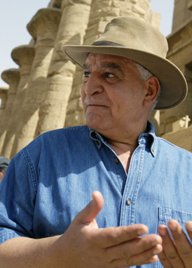 Zahi Hawass, şeful departamentului pentru antichităţi egiptene