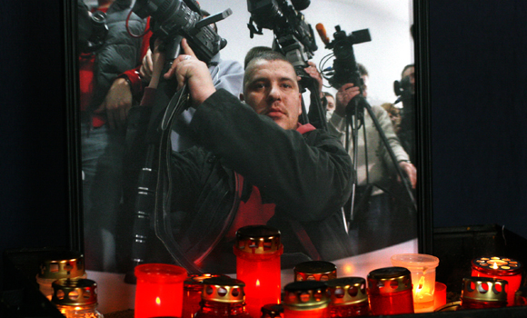 Jurnalistul Mile Cărpenişan, înmormântat cu onoruri militare (Imagine: Adi Piclişan/Mediafax Foto)