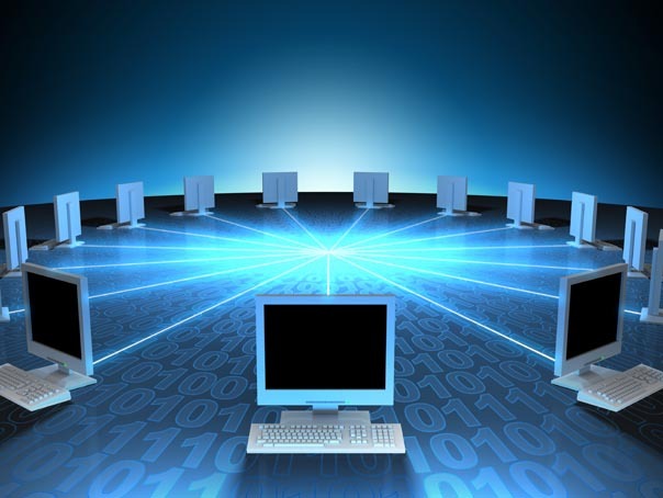 STUDIU: Câte ore petrec românii pe internet într-o săptămână