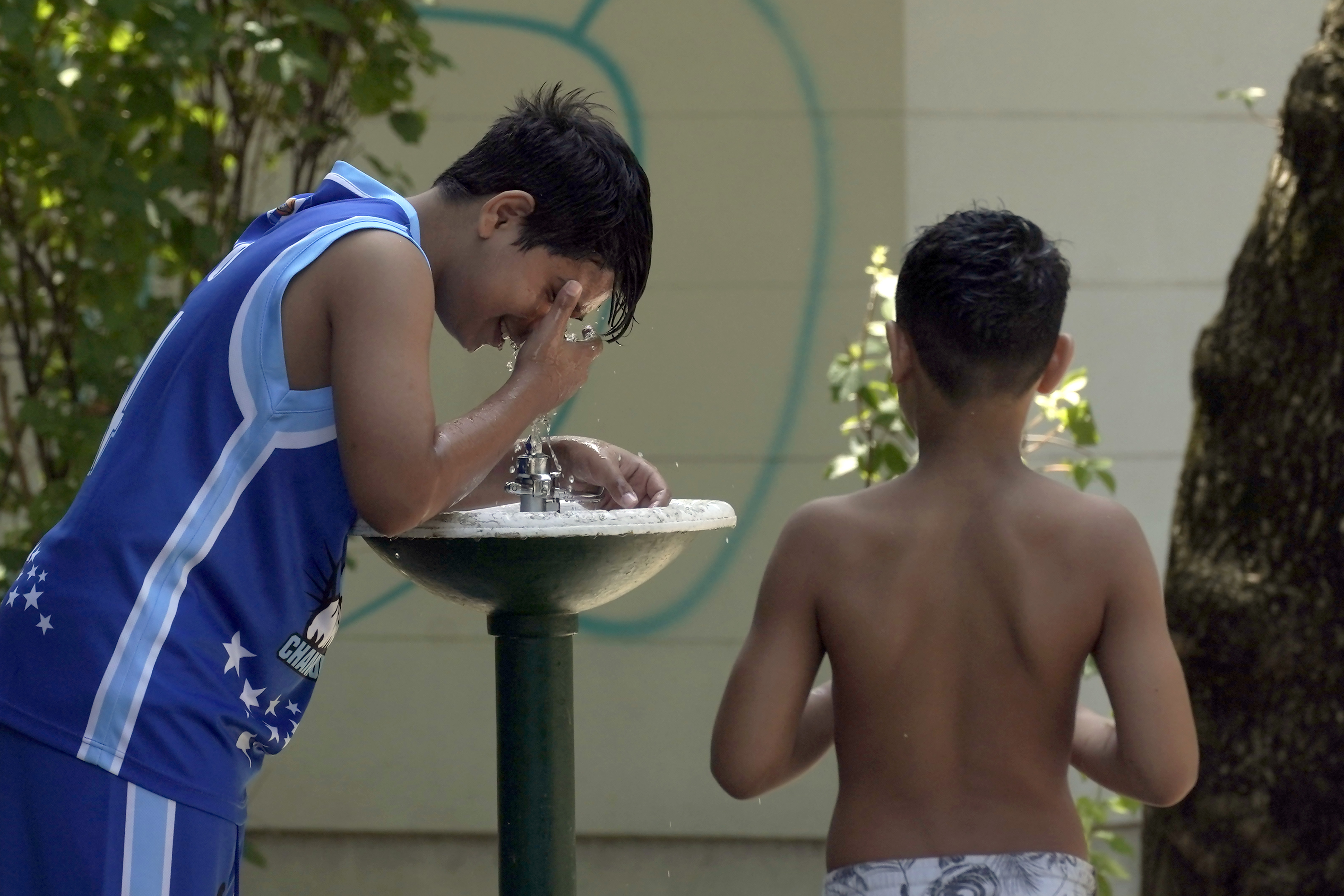 Ce se întâmplă cu corpul când bei prea multă apă