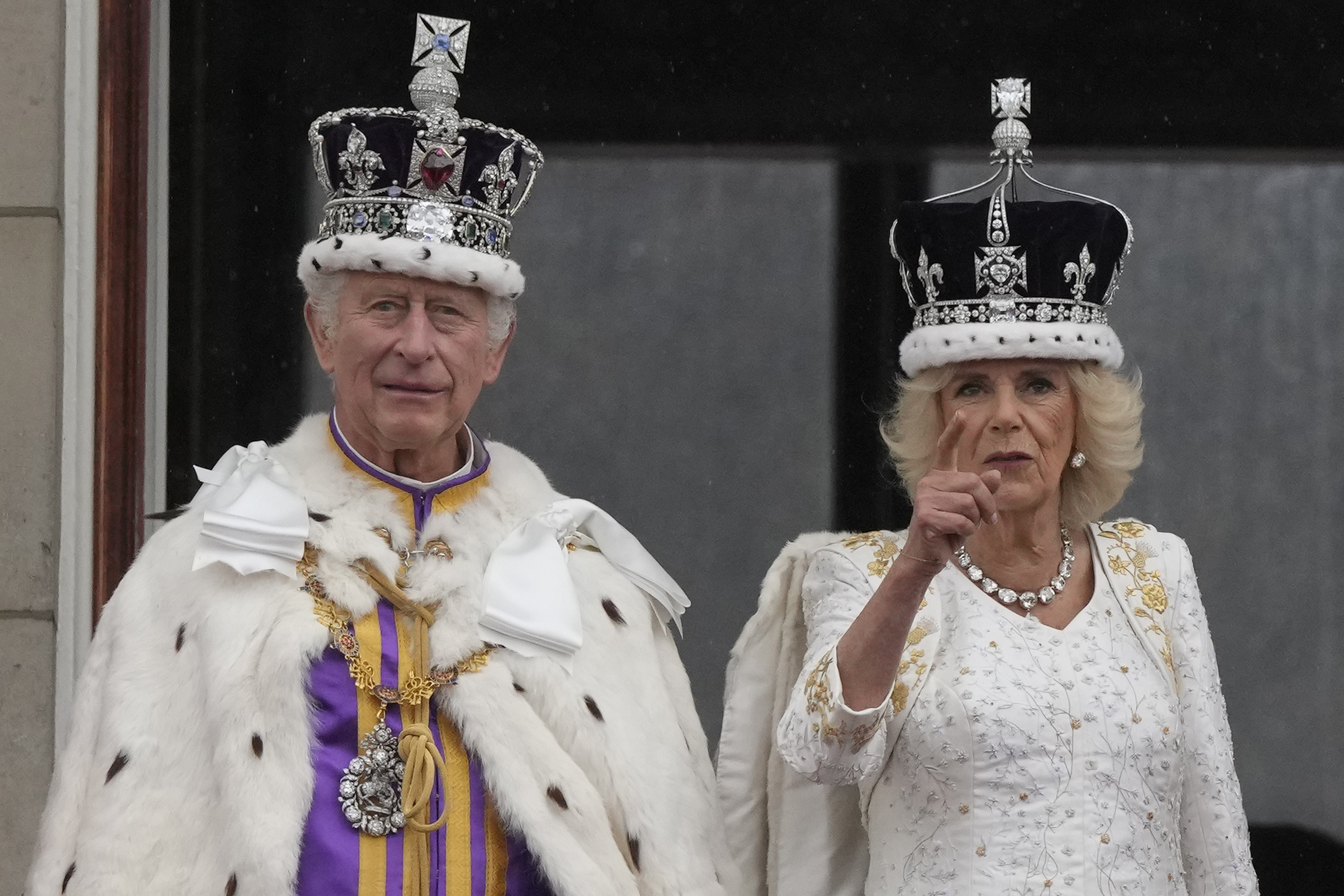 Primul Monarh Britanic Vorbind în Parlament și Vizitând Colosseumul, Redefinind Diplomația Regală Decorată de Provocări de Sănătate și Absența Papei Francisc După Spitalizare îndelungată
