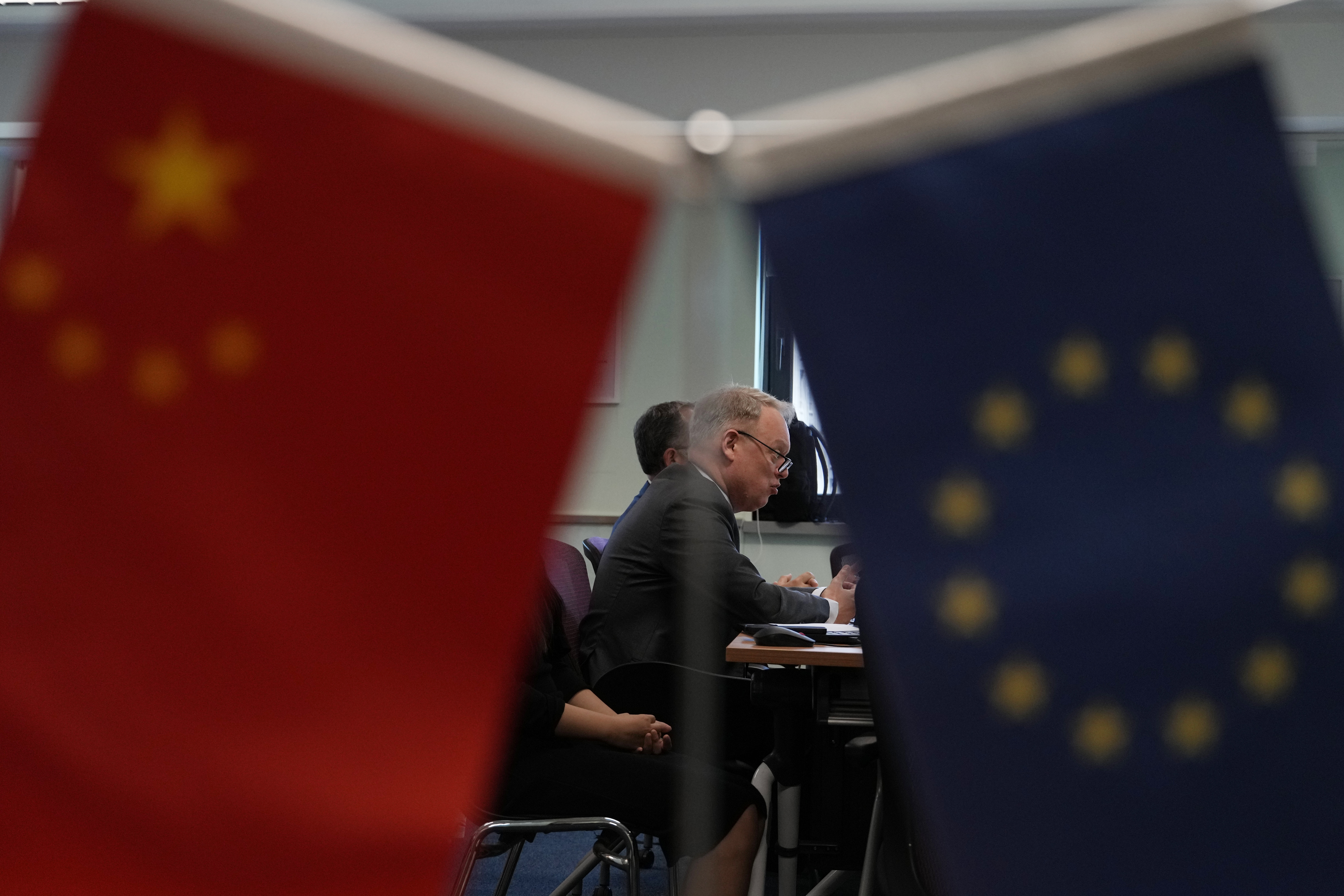 Căutarea unui Teren Comun în Confruntarea Disputelor Comerciale pe Fondul Tensiunilor Globale și Alianțelor Transatlantice Provocate de Politicile Comerciale ale Administrației Trump