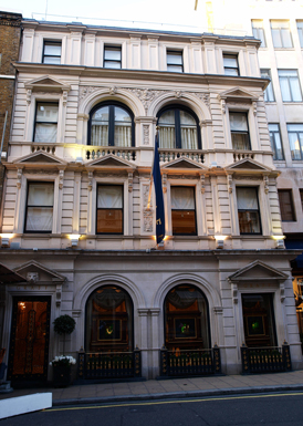 Magazinul Graff de pe New Bond Street din vestul Londrei 