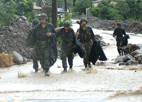 Intervenţia militarilor taiwanezi în urma taifunului