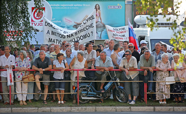 Cetăţeni slovaci protestează faţă de vizita preşedintelui Solyom