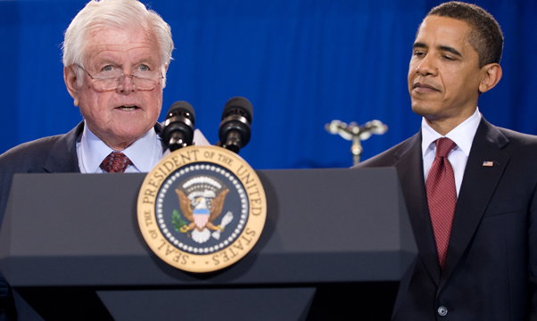 Senatorul Ted Kennedy şi Barack Obama