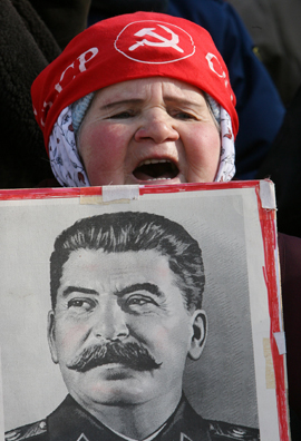 Nepotul lui Stalin dă în judecată un ziar care îl acuză pe dictator că a ucis cetăţeni sovietici