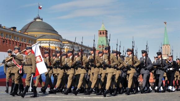 Militari NATO au defilat pentru prima dată în Piaţa Roşie (Imagine: Mediafax Foto/AFP)